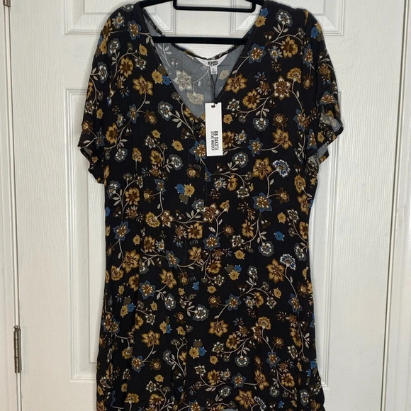 BB DAKOTA Steve Madden Fall Floral Button Front Romper NWT Size Large - Picture 4 of 8